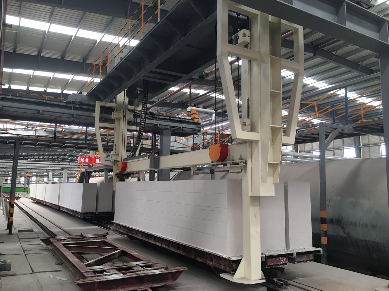 AAC (Autoclaved Aerated Concrete) blocks